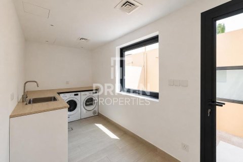 Vilă de închiriat în Umm Suqeim, Dubai, EAU 4 dormitoare, 408.31 mp.  №745615 - poză 23