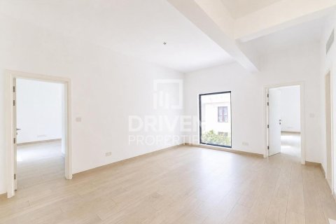 Vilă de închiriat în Umm Suqeim, Dubai, EAU 4 dormitoare, 408.31 mp.  №745615 - poză 15