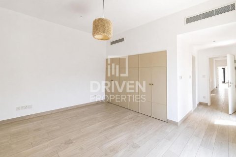 Vilă de închiriat în Umm Suqeim, Dubai, EAU 4 dormitoare, 408.31 mp.  №745615 - poză 18