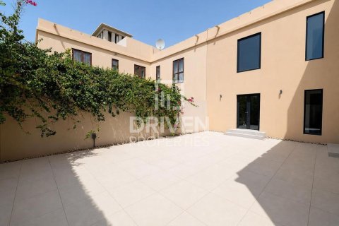 Vilă de închiriat în Umm Suqeim, Dubai, EAU 4 dormitoare, 408.31 mp.  №745615 - poză 26