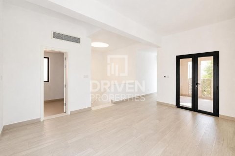 Vilă de închiriat în Umm Suqeim, Dubai, EAU 4 dormitoare, 408.31 mp.  №745615 - poză 17