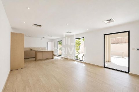 Vilă de închiriat în Umm Suqeim, Dubai, EAU 4 dormitoare, 408.31 mp.  №745615 - poză 5