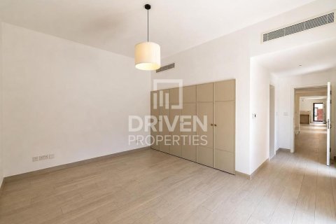 Vilă de închiriat în Umm Suqeim, Dubai, EAU 4 dormitoare, 408.31 mp.  №745615 - poză 12