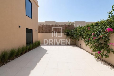 Vilă de închiriat în Umm Suqeim, Dubai, EAU 4 dormitoare, 408.31 mp.  №745615 - poză 27