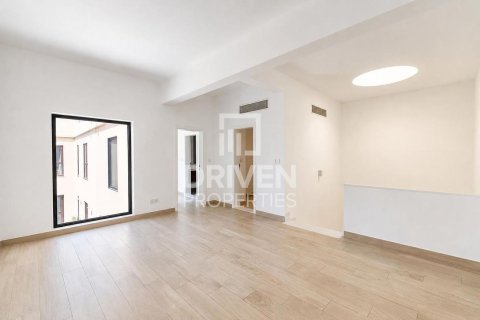 Vilă de închiriat în Umm Suqeim, Dubai, EAU 4 dormitoare, 408.31 mp.  №745615 - poză 16