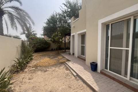Townhouse til salg i Arabian Ranches, Dubai, UAE 2 soveværelser, 163.51 kvm № 733234 - foto 2