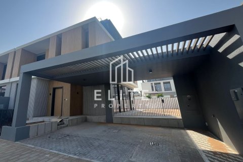 Villa em Dubai, EAU 4 quartos № 686346
