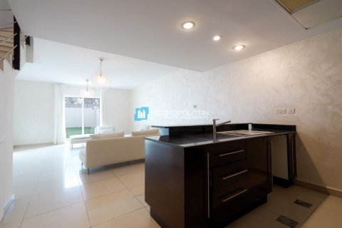 Βίλα σε Al Reef, Abu Dhabi, ΗΑΕ 3 υπνοδωμάτια, 174.1 τ.μ. Αρ. 630693 - φωτογραφία 4