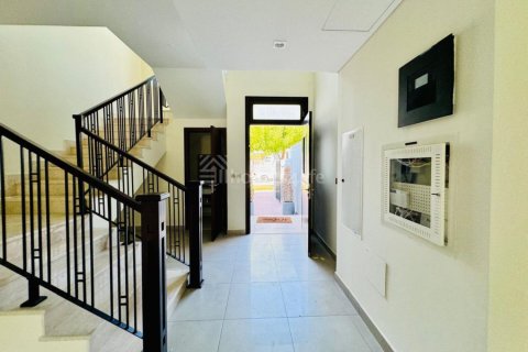 Řadový dům v Motor City, Dubai, SAE 3 ložnice, 240 m² Č.: 679481