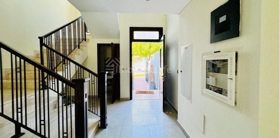 Rekkehus i Motor City, Dubai, Emiratene 3 soverom, 240 kvm nr. 679481