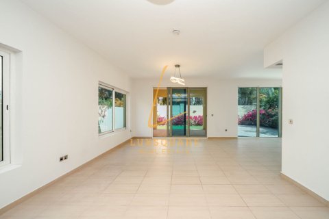 Villa in Jumeirah Park, Dubai, UAE 4 bedrooms, 512 sq.m. № 715252 - photo 4
