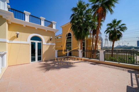 Villa in Jumeirah Park, Dubai, UAE 4 bedrooms, 512 sq.m. № 715252 - photo 15
