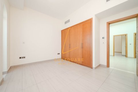 Villa in Jumeirah Park, Dubai, UAE 4 bedrooms, 512 sq.m. № 715252 - photo 7