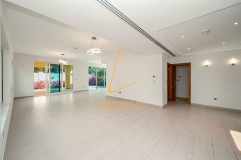 Villa in Jumeirah Park, Dubai, UAE 4 bedrooms, 512 sq.m. № 715252 - photo 2