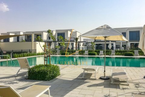 Villa itt: Dubai Hills Estate, EAE, 3 hálószoba, 196 m², azonosító: 715253
