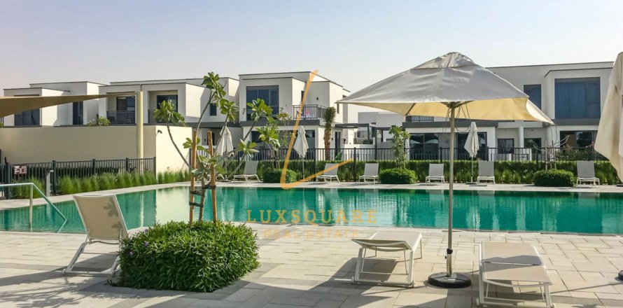 Villa in Dubai Hills Estate, UAE 3 bedrooms, 196 sq.m. № 715253