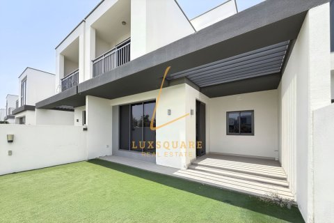 Villa in Dubai Hills Estate, UAE 3 bedrooms, 196 sq.m. № 715253 - photo 2