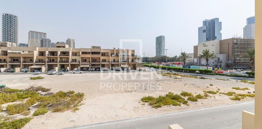 Maison de ville à Jumeirah Village Circle, Dubai, EAU: 4 chambres, 240 m2 № 653797