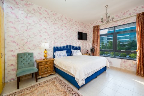 Apartment in Greens, Dubai, UAE 2 bedrooms, 130.81950139 sq.m. № 651044 - photo 8