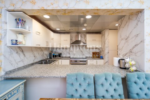 Apartment in Greens, Dubai, UAE 2 bedrooms, 130.81950139 sq.m. № 651044 - photo 16