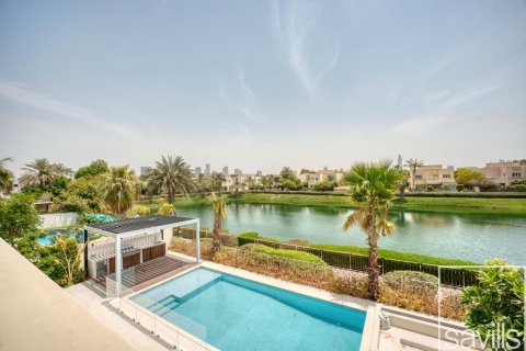 Üürile anda villa asukohaga Meadows, Dubai, AÜE: 5 magamistoaga, 702 m² Nr 635243 - pilt 1