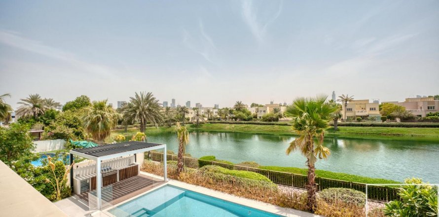 Villa asukohaga Meadows, Dubai, AÜE: 5 magamistoaga, 702 m² Nr 635243
