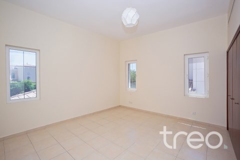 Villa till försäljning i Arabian Ranches, Dubai, UAE 4 sovrum, 360.84 kvm Nr. 739200 - fotografi 18