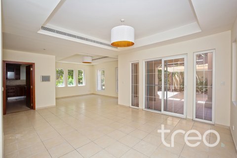 Villa till försäljning i Arabian Ranches, Dubai, UAE 4 sovrum, 360.84 kvm Nr. 739200 - fotografi 7