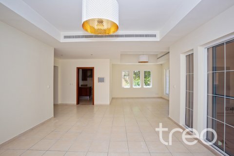 Villa till försäljning i Arabian Ranches, Dubai, UAE 4 sovrum, 360.84 kvm Nr. 739200 - fotografi 5