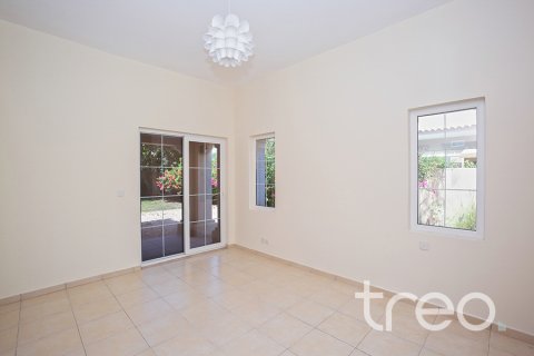 Villa till försäljning i Arabian Ranches, Dubai, UAE 4 sovrum, 360.84 kvm Nr. 739200 - fotografi 9