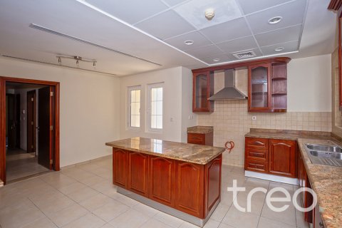 Villa till försäljning i Arabian Ranches, Dubai, UAE 4 sovrum, 360.84 kvm Nr. 739200 - fotografi 10
