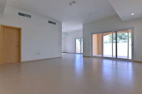Land in Dubai Land, UAE 4 bedrooms, 435.16 sq.m. № 637930 - photo 4