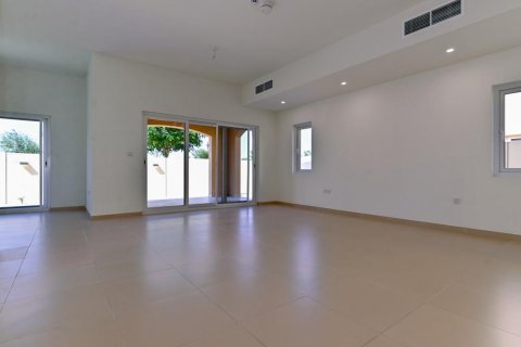 Land in Dubai Land, UAE 4 bedrooms, 435.16 sq.m. № 637930 - photo 5