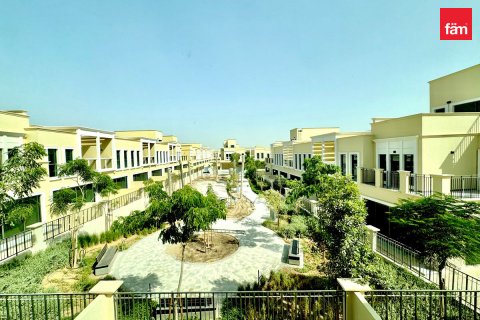 Rijtjeshuis in Dubai, VAE 4 slaapkamers, 144 vr.m. nr 721338
