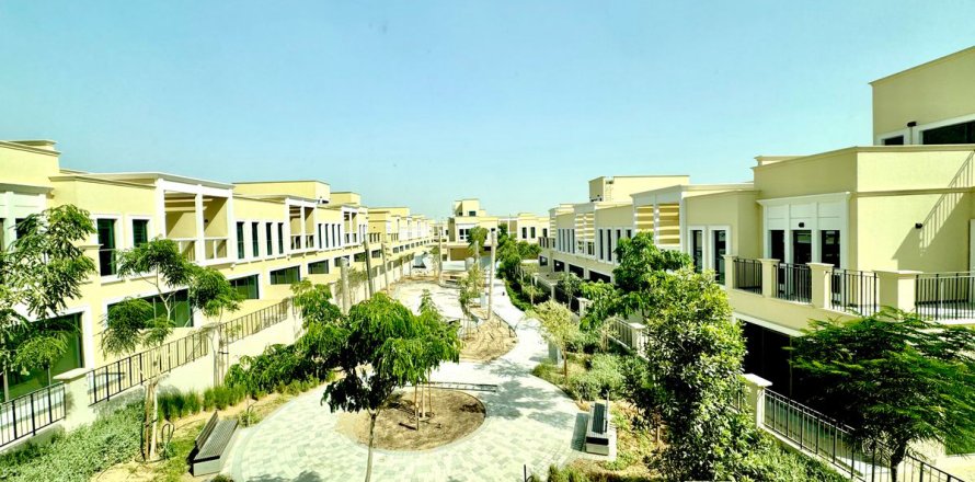 Shtëpi në qytet në Dubai, Emiratet e Bashkuara Arabe 4 dhoma gjumi, 144 m2. № 721338