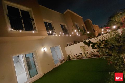 تاون هاوس للإيجار في دبي، الإمارات العربية المتحدة 3 غرفة نوم ، 164.8 متر مربع ، رقم 679167 - صورة 2