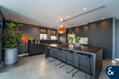 Villa sa Dubai Sports City, Dubai, UAE 6 silid-tulugan, 590 sq.m. № 688733 - larawan 3