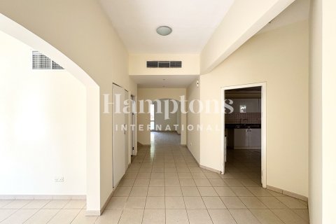 Зняти в оренду віллу в Meadows, Дубай, ОАЕ 3 спальні, 526.94953212м2, № 685567 - фото 2