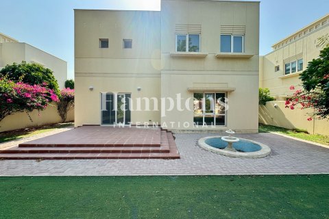 Зняти в оренду віллу в Meadows, Дубай, ОАЕ 3 спальні, 526.94953212м2, № 685567 - фото 6