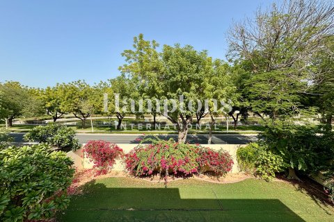 Зняти в оренду віллу в Meadows, Дубай, ОАЕ 3 спальні, 526.94953212м2, № 685567 - фото 17