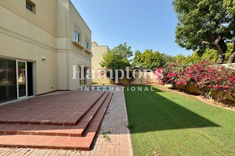 Зняти в оренду віллу в Meadows, Дубай, ОАЕ 3 спальні, 526.94953212м2, № 685567 - фото 1