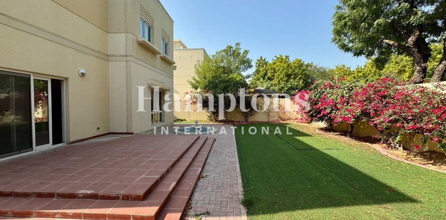 Вілла в Meadows, Дубай, ОАЕ 3 спальні, 526.95м2 № 685567