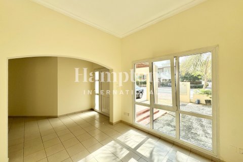 Зняти в оренду віллу в Meadows, Дубай, ОАЕ 3 спальні, 526.94953212м2, № 685567 - фото 30