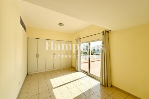 Зняти в оренду віллу в Meadows, Дубай, ОАЕ 3 спальні, 526.94953212м2, № 685567 - фото 11