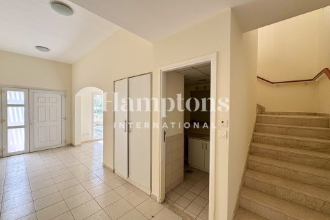 Зняти в оренду віллу в Meadows, Дубай, ОАЕ 3 спальні, 526.94953212м2, № 685567 - фото 5