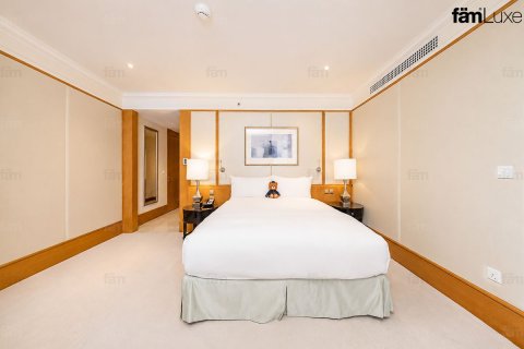 Apartment in DIFC, Dubai, UAE 3 bedrooms, 188 sq.m. № 711483 - photo 12
