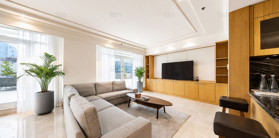 Apartment in DIFC, Dubai, UAE 3 bedrooms, 188 sq.m. № 711483