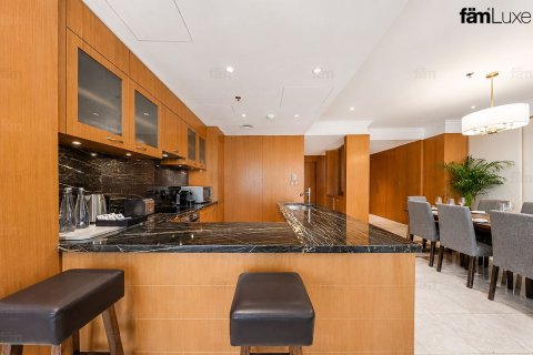 Apartment in DIFC, Dubai, UAE 3 bedrooms, 188 sq.m. № 711483 - photo 7
