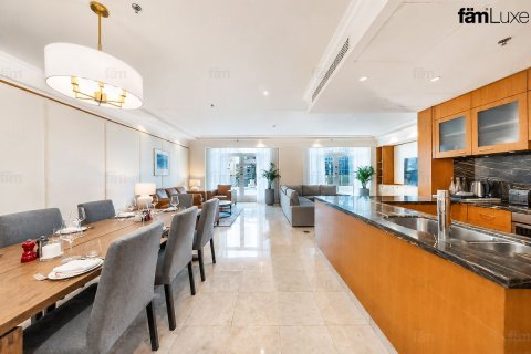 Apartment in DIFC, Dubai, UAE 3 bedrooms, 188 sq.m. № 711483 - photo 10