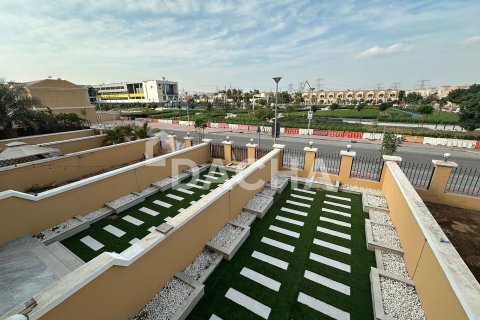 Maison de ville à Jumeirah Village Triangle, Dubai, EAU: 2 chambres, 152 m2 № 706934
